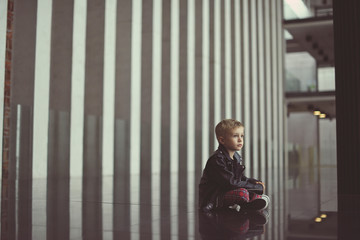 Photo of a nice young boy, 5 years old, in a modern interior, fashionably and stylishly dressed. Small model session.