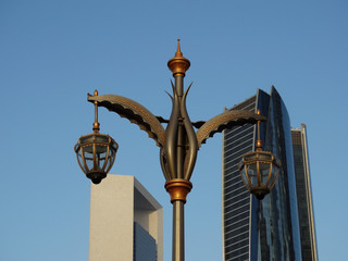 Fototapeta na wymiar Straßenbeleuchtung in Abu Dhabi