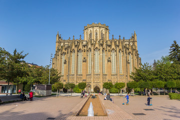 Fototapeta na wymiar Park and new cathedral in the center of Vitoria-Gasteiz, Spain