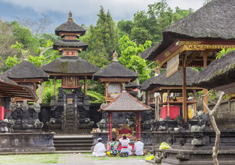 Naklejka premium People praying at the Besakih temple on Bali, Indonesia