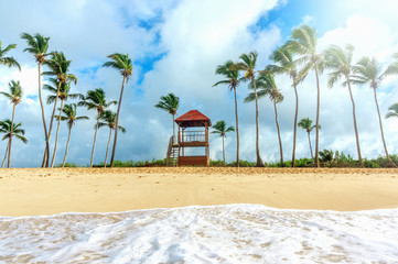 Fototapeta premium rescue tower on tropical beach