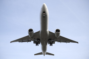 Flugzeug mit Fahrwerk - Stockfoto