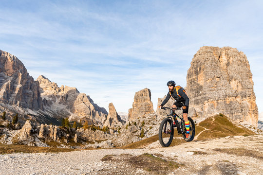Italy, Cortina d'Ampezzo, man cycling with mountain bike in the Dolomites mountains
