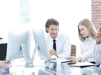 Fototapeta premium close up .business team discussing business issues