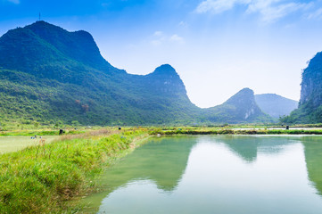 Obraz premium Mountain and lake scenery 