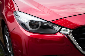 Obraz na płótnie Canvas Closeup of headlight red car.