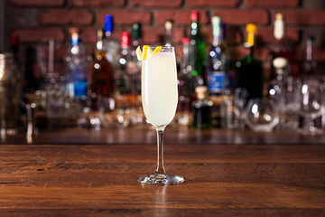 Refreshing French 75 Cocktail