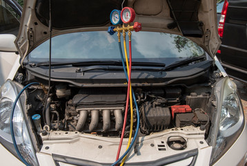 Checking car air conditioning system: refrigerant recharge, connecting pipes for freon refill, leak...