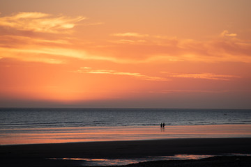 ATARDECER MAGICO EN LA PLAYA 