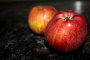 Apple red apple 