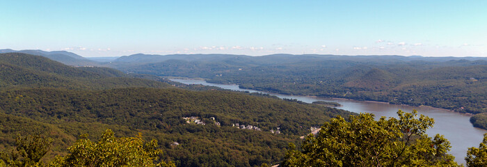 View of the Hudson River and the Surrounding Mountains - obrazy, fototapety, plakaty