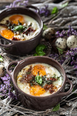  Oeuf Cocotte au Basilic, Tomate Séchée, Fromage pour le Brunch de Pâques