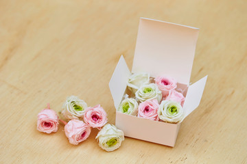 Fototapeta na wymiar gift box with roses