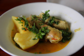 Chicken sauce with potato