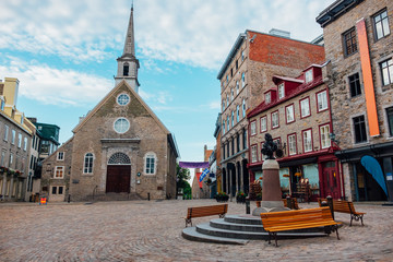 Obraz premium Umieść budynki Royale (Royal Plaza) w Quebec City, Quebec, Kanada