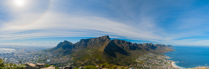 Fototapeta premium Table Mountain Panoramic with Sun Halo