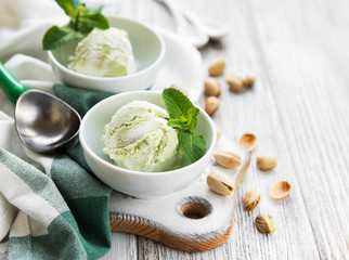 pistachio ice cream and mint