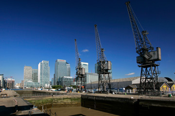 Fototapeta na wymiar London, England, Docklands, Canary Wharf, Tower Hamlets, im Hintergrund das Bankenviertel