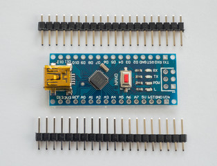 Electronic components: microcontroller with stackable pins