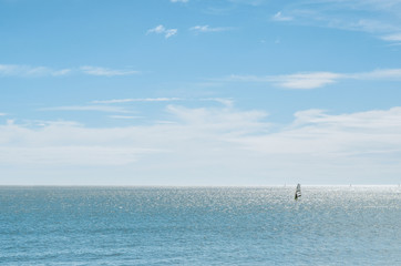 Obraz premium Landscape of the sea with Windsurfer