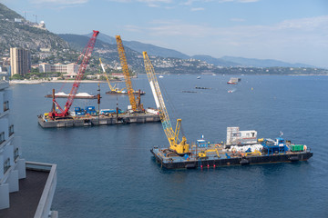 Construction crane barges