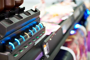Indicators of cartridges on plotter