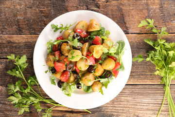 potato salad with tomato and olive