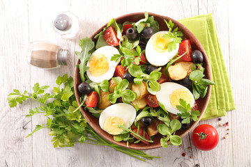 potato salad with egg and tomato