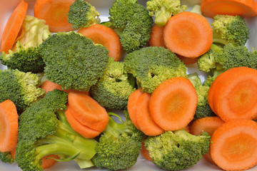 Circles of carrots and broccoli