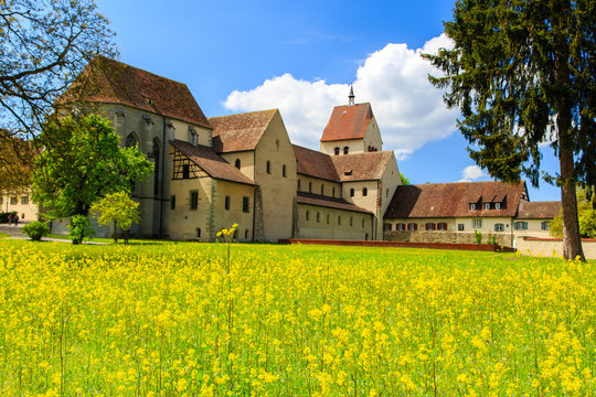 Kloster Mittelzell auf der Insel Reichenau im Bodensee
