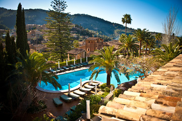 swimmingpool in hotel