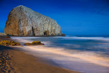 Piedra de la Iglesia, costa de Constitución, Chile