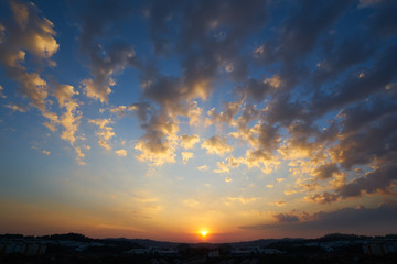 Fototapeta na wymiar Beautiful and amazing nature sunset sky with clouds .