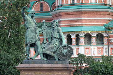 Fototapeta na wymiar Monument to Minin and Pozharsky on Red Square in Moscow (Russia)