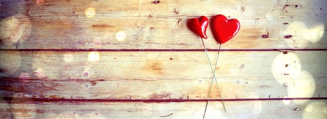 Valentinstag Grußkarte und Hintergrund Banner mit zwei roten Herzen auf Holz - Happy Valentine's...