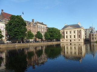 Fototapeta na wymiar Mauritshuis art museum across the Hofvijver pond in the Hague, Netherlands