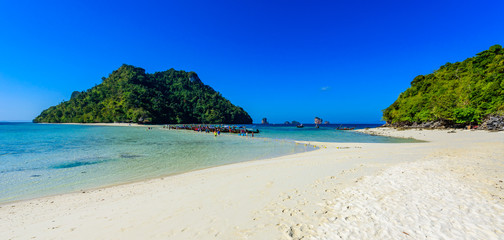 View to Chicken island. Paradise beach which connects 3 tropical islands together (Koh Kai, Koh Tup & Koh Mor). Andaman sea, Krabi province, Thailand.