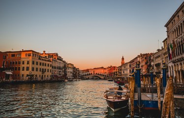 Fototapeta na wymiar Sunset over Rialto Bridge in Venice, Italy