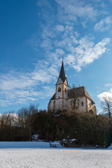 Fototapeta na wymiar Kirche von Maria Wörth im Winter