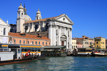 Fototapeta na wymiar la basilique Saint-Marc à Venise en Italie