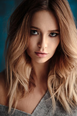 Naklejka premium Portrait of sweet young blonde woman in artistic mood, fashion and beauty, casual style