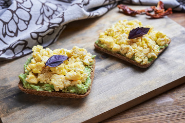 sandwich with egg and avocado