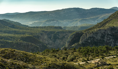 Fototapeta na wymiar Barranco y montañas