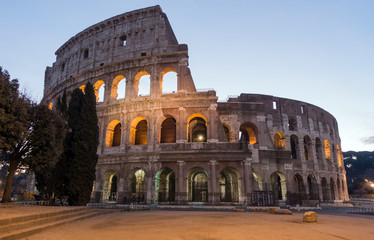 Fototapeta premium Koloseum lub Koloseum, Amfiteatr Flawiuszów w Rzymie, Włochy