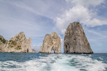 Impressionen einer Bootsfahrt rund um die Insel Capri im Fr&uuml;hjahr, Italien