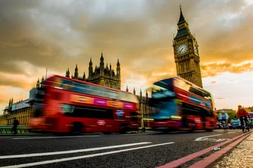 Foto auf Acrylglas Londoner roter Bus Zwei rote Busse fahren über die Westminister Bridge. Im Hintergrund der Big Ben.