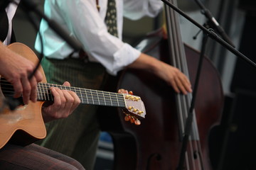 Gitarre + Bass