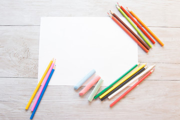 Obraz premium color pencils and paper background