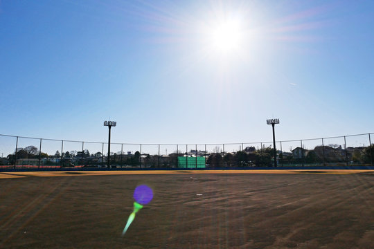 野球場、ホームからセンター方面、太陽
