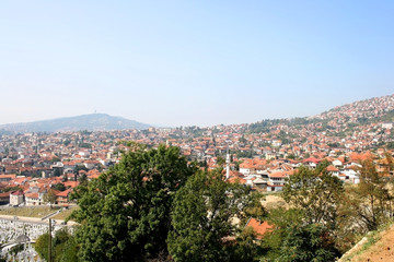 Obraz premium Aerial view of Sarajevo, Bosnia and Herzegovina, from Yellow Fortress on sunny day.